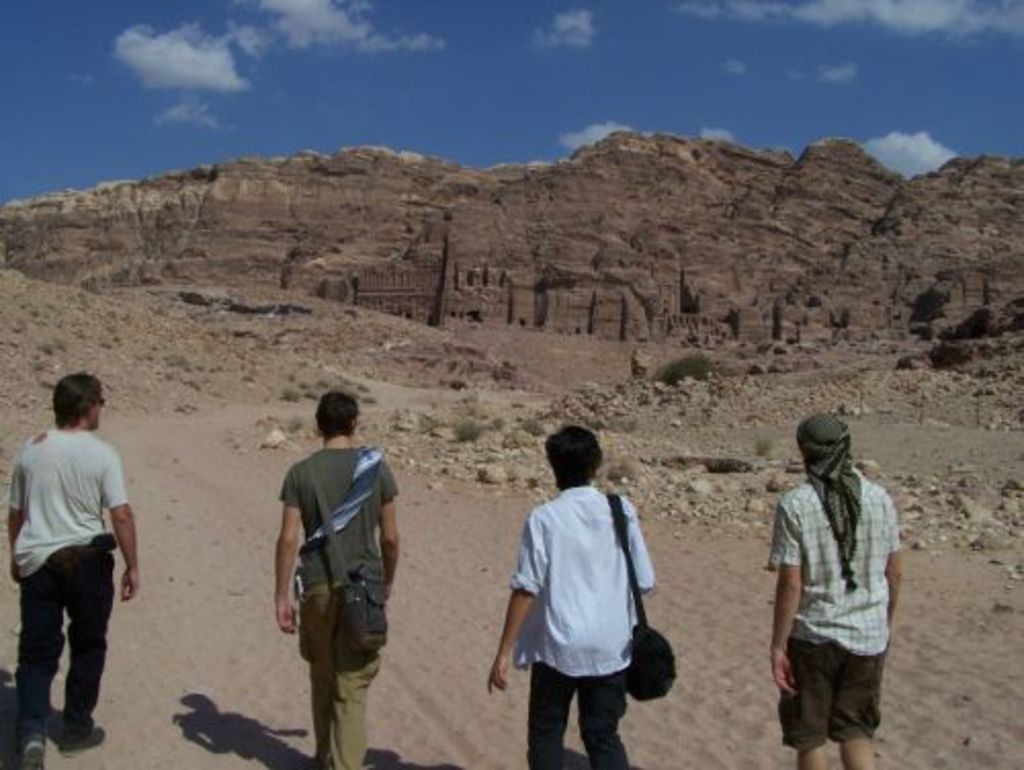 Fig. 15: Guido Teltsch, Will Kennedy, Karin Petrovszky and Marco Dehner exploring the city centre of Petra (photo: S. Hoffmann)