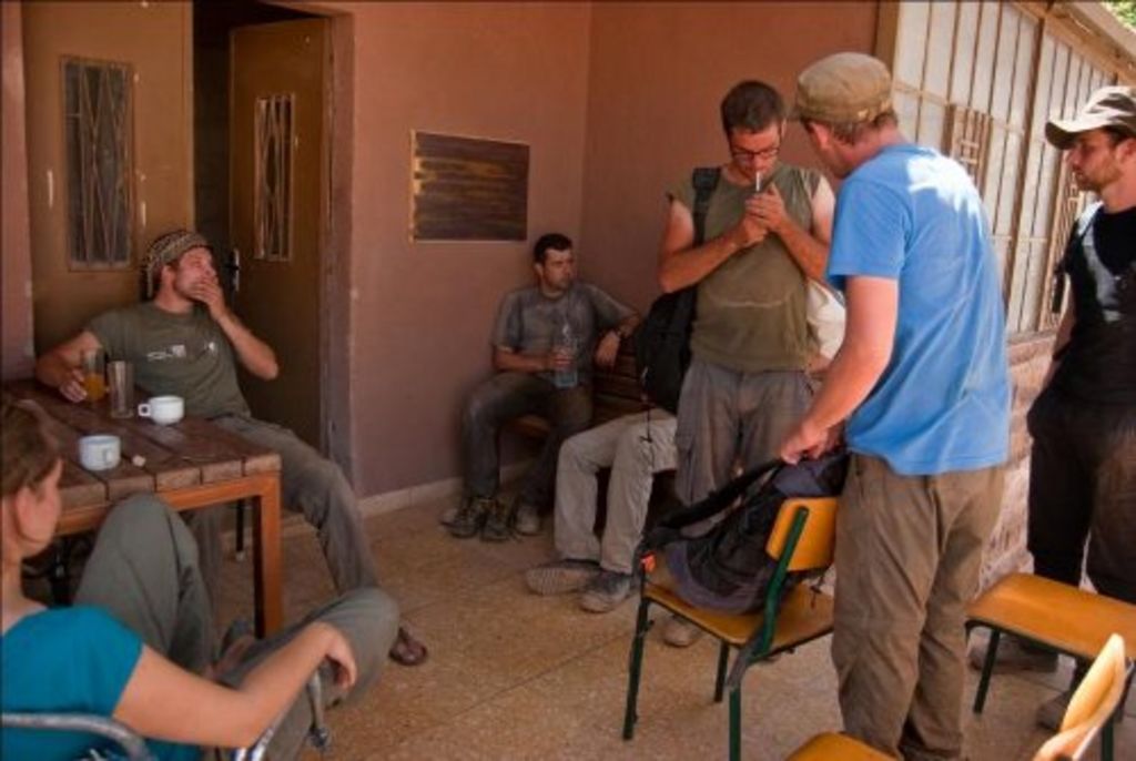 Fig. 32: Dirty young men – and a lady … From left to right: Maxie Haufe, Marco Dehner, Stephan Schmid, unidentified legs, Brian Beckers, Nils Rhensius, Daniel Knitter (photo: K. Petrovszky)