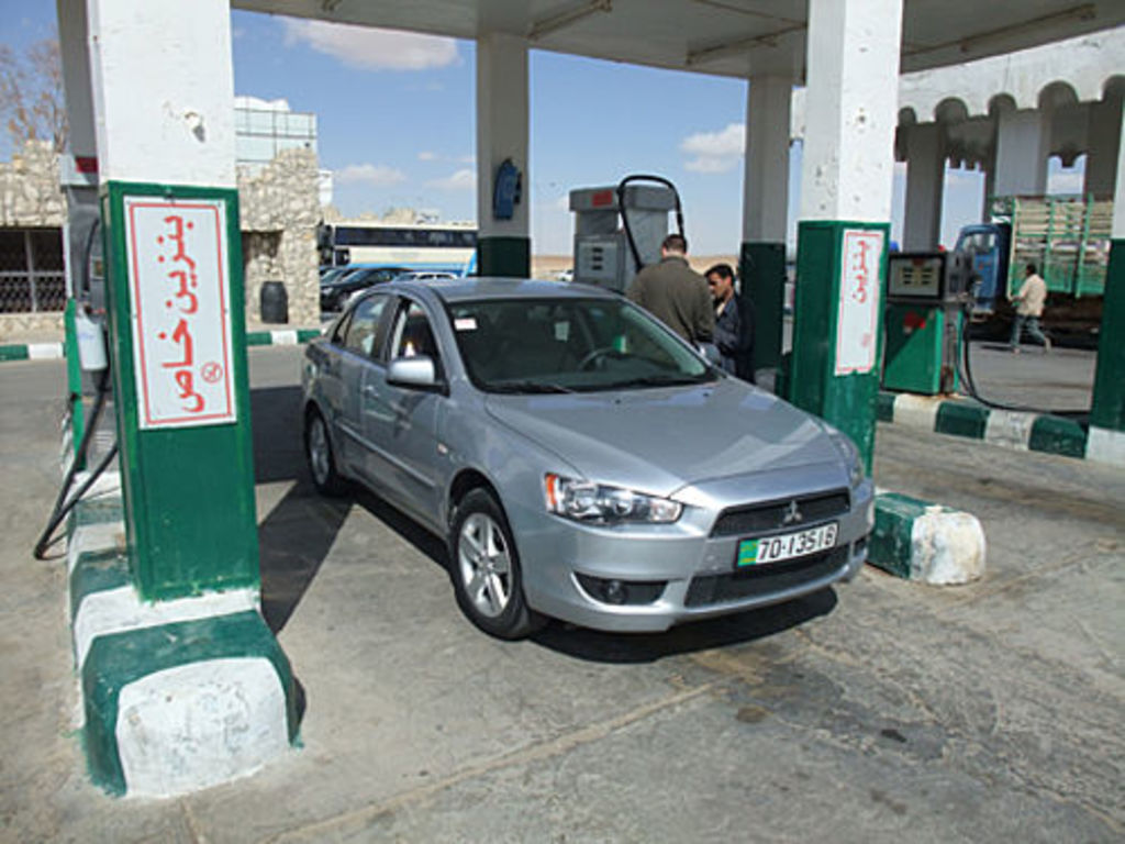 Pit stop on the King’s Highway to get a full tank again (photo: A. Barmasse)