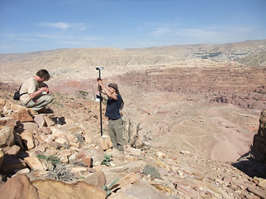 Guido Teltsch and Will Kennedy measuring structures on Umm el-Biyara under a sunny sky (photo: A. Barmasse)