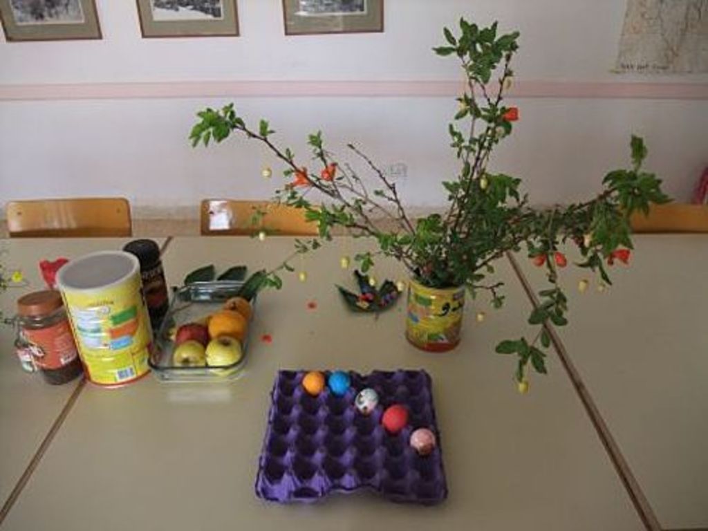 View of the nice easter decoration on the lunch table at Nazzal’s camp (photo: A. Barmasse)