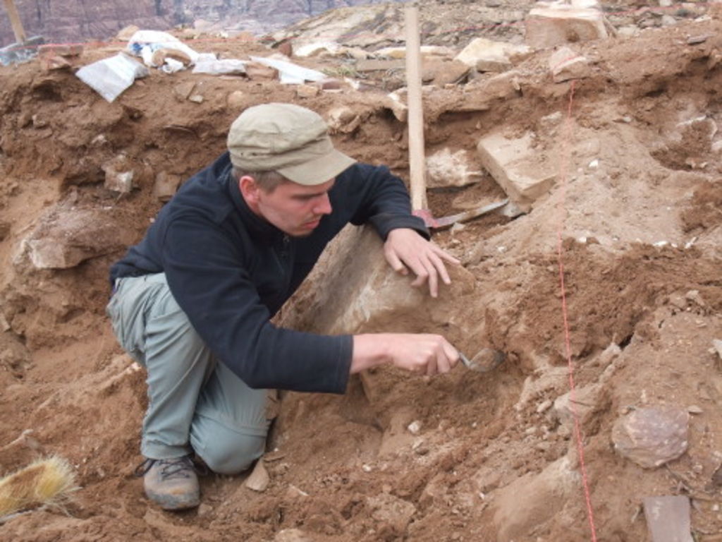 Fig. 38: Nils Rhensius working with a concentrated mind and a skillfull hand in his trench.