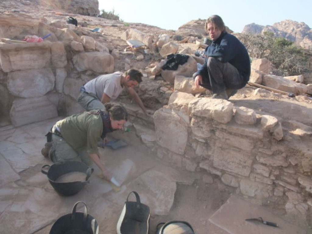 Fig. 41: Guido Teltsch kneeling on top of a wall in Morten’s trench, pushing Jana Falkenberg and Will Kennedy to their limits.