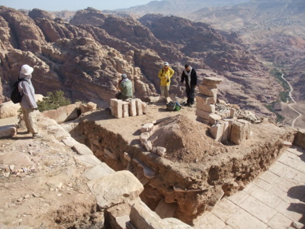 Fig. 54: Robert Wenning and his wife Wiltrud visiting the excavations on Umm el-Biyara.