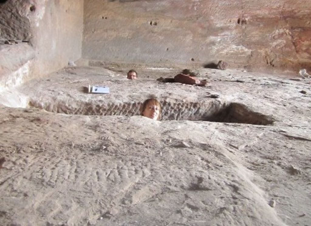 Fig. 87: Lucy Wadeson and Thomas Kabs peaking out of their graves ... the ones they had to excavate, I mean.