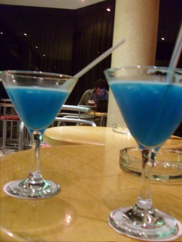 Fig. 93: Every archaeologists weekend dream: a wet and mouth-pleasing „al-Wadi“ at the Forum Hotel. What a strange guy in the background ...