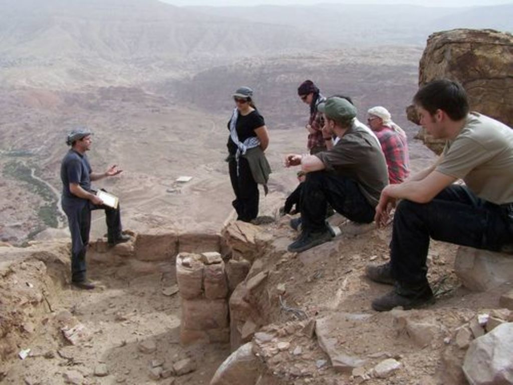 Fig. 18: In the middle of the luxurious bathing installation overlooking the city centre of Petra (in the background).