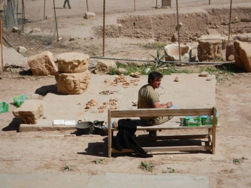 Fig. 65: Laurent Gorgerat dealing with the pottery from this years Aslah excavation.