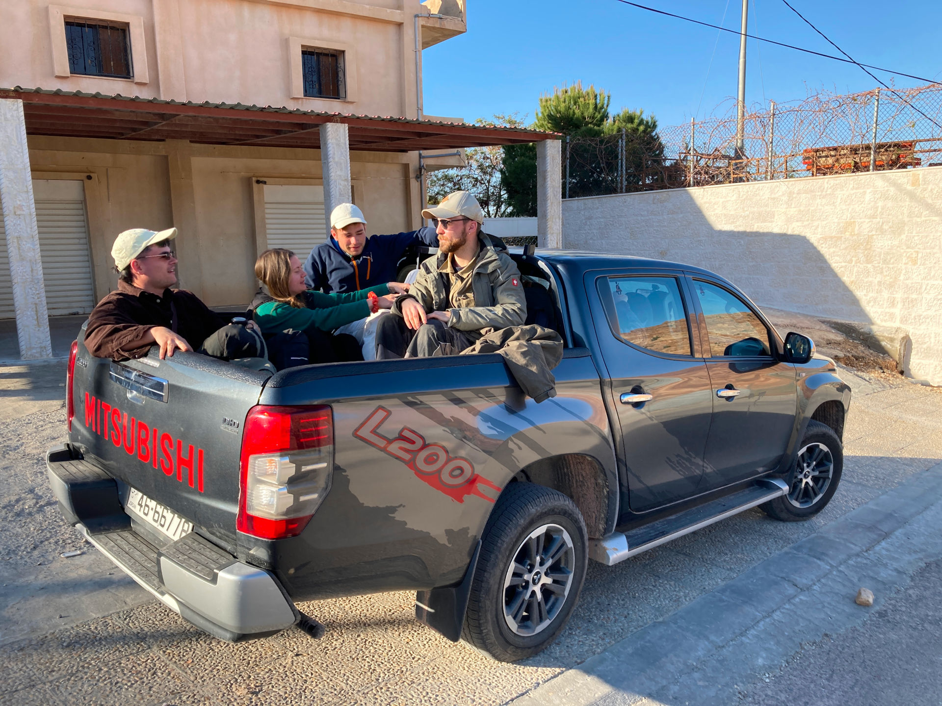 Fig. 17: Ernst Tolksdorff, Josephine Klatt, Maximilian Arnold and Niklas Jungmann sitting again in the back of the pickup truck (photo: André Barmasse).