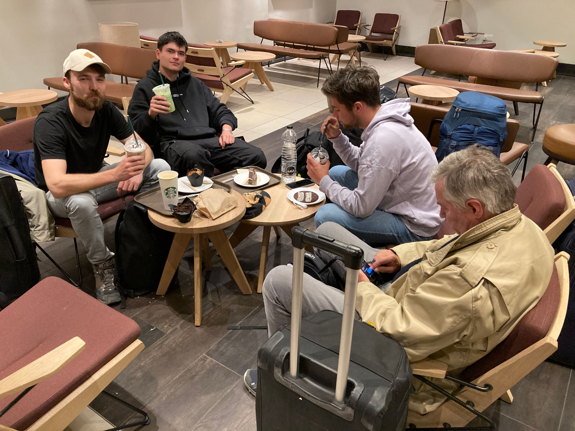 Fig. 58: A last midnight coffee at Starbucks inside Queen Alia Airport before leaving Jordan (photo: André Barmasse).