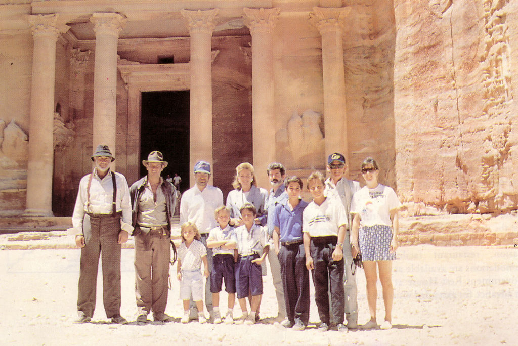 Snapshot in front of the Treasury during the filming of «Indiana Jones and the Last Crusade» (1989). From left to right: Sean Connery, Harrison Ford, Steven Spielberg, Her Royal Highness Queen Noor al-Hussein, George Lucas, and members of the Royal Family and the film crew.