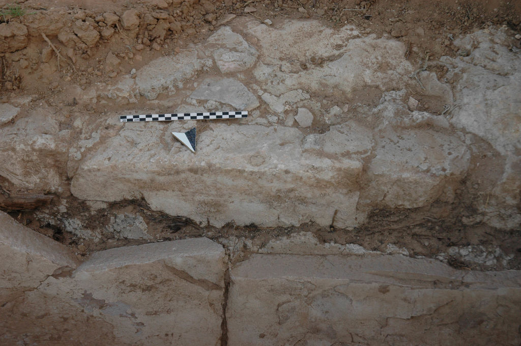 Fig. 10: Hydraulic mortar from small bathtub (photo: S. G. Schmid)