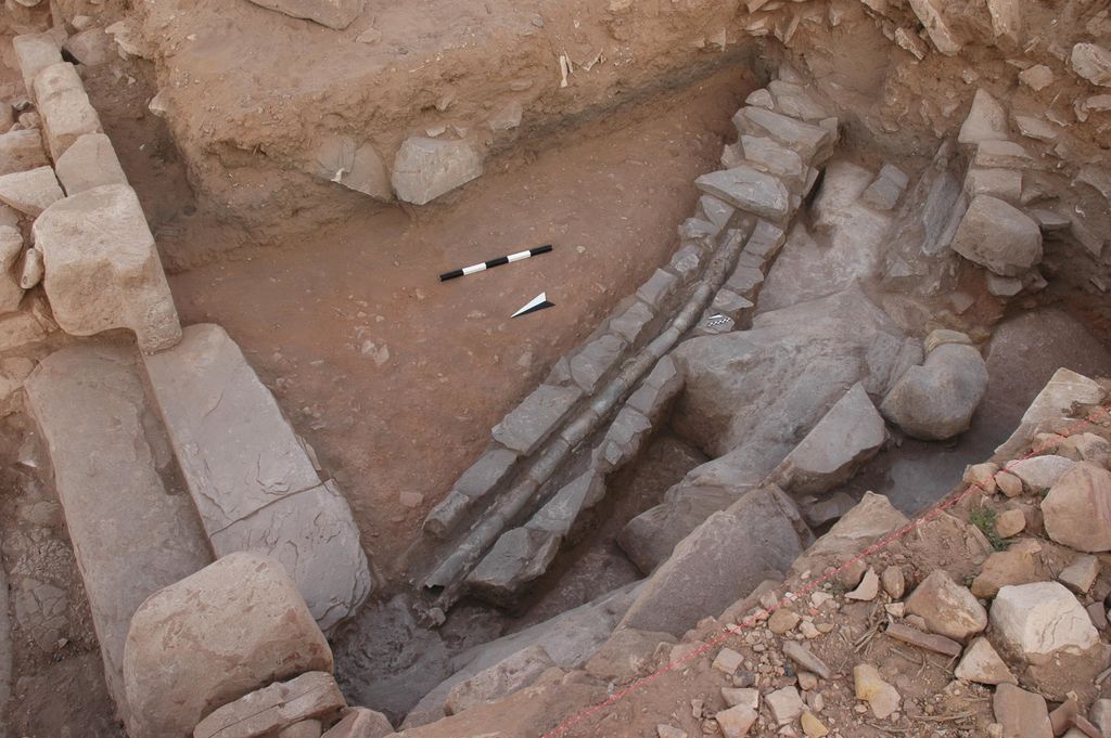 Fig. 6: ST 20; water channel in front of the building (photo: S. G. Schmid)