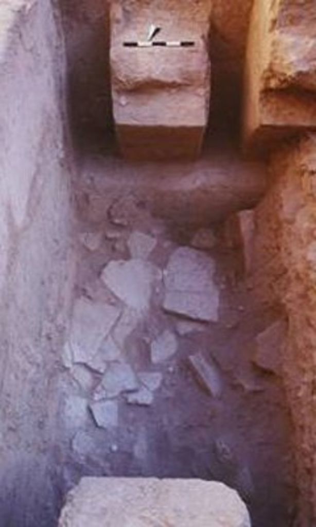 Fig. 22: Collapsed plaster in big cistern (photo: S. G. Schmid)