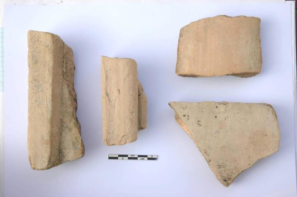 Fig. 12: Fragments de tegulae et d’imbrices provenant de la ST 13 (photo: S. G. Schmid)