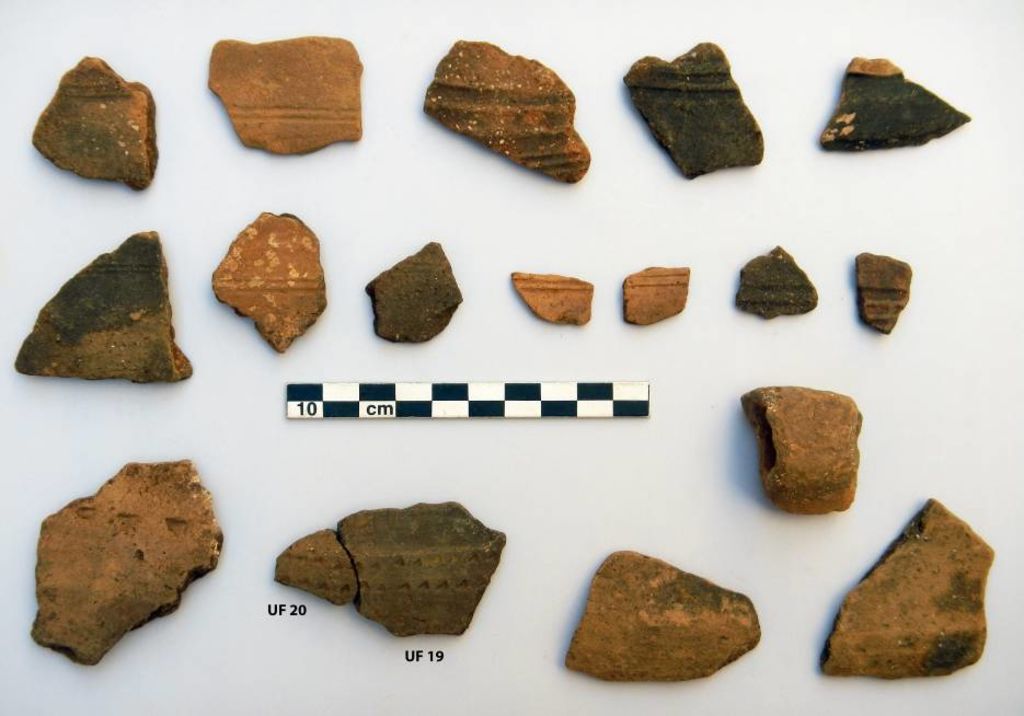 Fig. 43 : Fragments de céramiques diagnostiques de l’UF 20 (photo : S. G. Schmid)